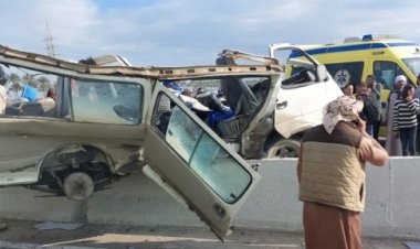 مصرع 3 أشخاص وإصابة 5 آخرين إثر حادث تصادم سيارتين بالطريق الإقليمى