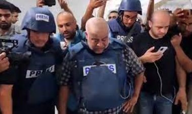 وزير الاتصال الحكومي الأردني يعزي أسرة "الجزيرة" باستشهاد أفراد من عائلة الدحدوح