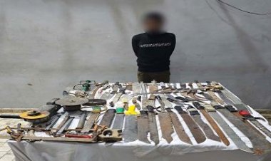 العثور على 71 قطعة سلاح أبيض داخل ورشة بالبحيرة