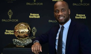 دروجبا يقدم حفل جائزة أفضل لاعب في العالم