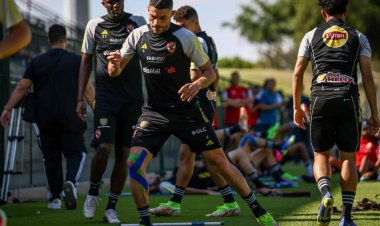 الأهلي يخوض مرانه الختامي على استاد لوفتوس بحضور وسائل الإعلام