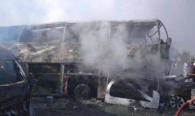 رحلة بلا عودة.. تفحم أتوبيس مدرسة خاصة بين خسائر حادث صحراوي الإسكندرية (صور)