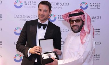 سعر خيالي  للساعة التي أهداها تركي آل الشيخ لـ أحمد عز