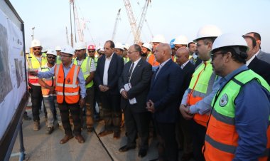 وزير النقل يتفقد ميناء دمياط البحري لمتابعة معدلات تنفيذ المشروعات