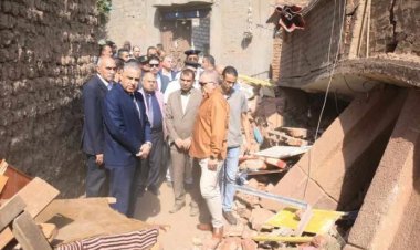 بركان رماد و 9 ضحايا.. معاينة عقار سوهاج المنهار وجهود لاستخراج جثة الطفل سيف