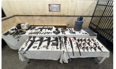 العثور على 23 قطعة سلاح داخل شقة بأسيوط 