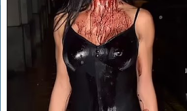 نيكول شيرزينغر حافية القدمين في شوارع لندن احتفالاً بالهالوين