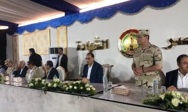 أهالي وعواقل ومشايخ قرية الظهير يحتشدون للترحيب برئيس الوزراء في سيناء