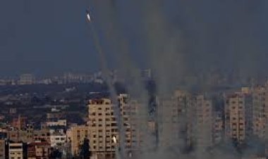 «تساحي هنجبي» يكشف تفاصيل الرد على تصريح الجيش اليمني