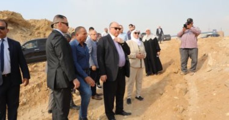 محافظ القاهرة يتابع أعمال التطوير الجارية بمنطقة المقطم