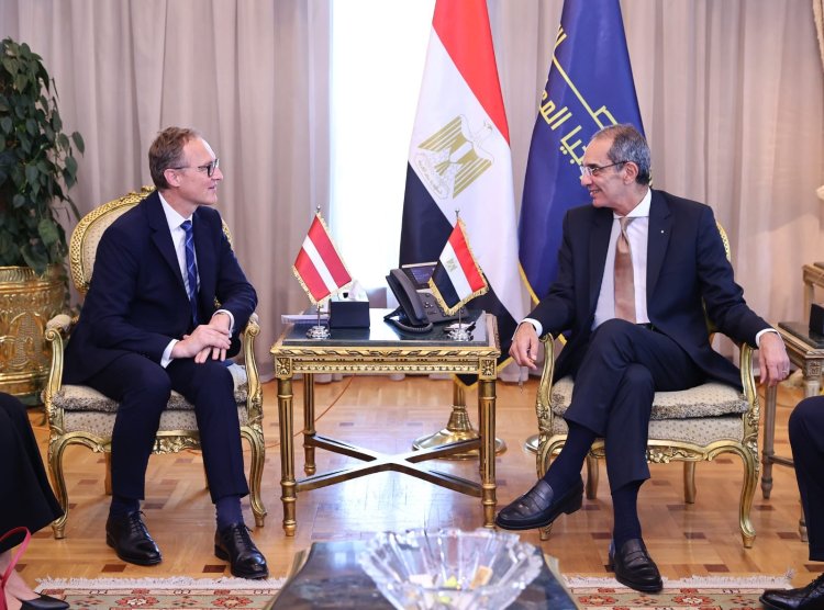 وزير الاتصالات يبحث مع سفير لاتفيا سبل التعاون فى مجالات الاتصالات وتكنولوجيا المعلومات