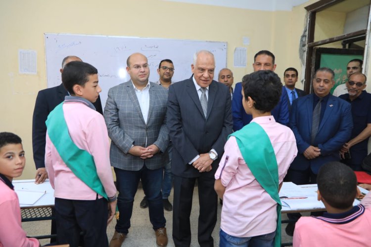 محافظ الجيزة يتفقد مدارس الحوامدية وأبو النمرس والبدرشين للوقوف علي انتظام العملية التعليمية