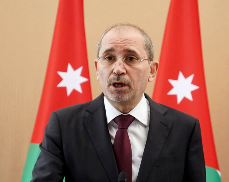 وزير الخارجية يهاتف نظيره اليوناني ويلتقي المفوض العام للأونروا