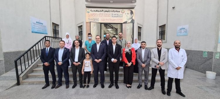 رئيس هيئة الرعاية الصحية يستطلع آراء المواطنين حول جودة الخدمات بمركز الرويسات