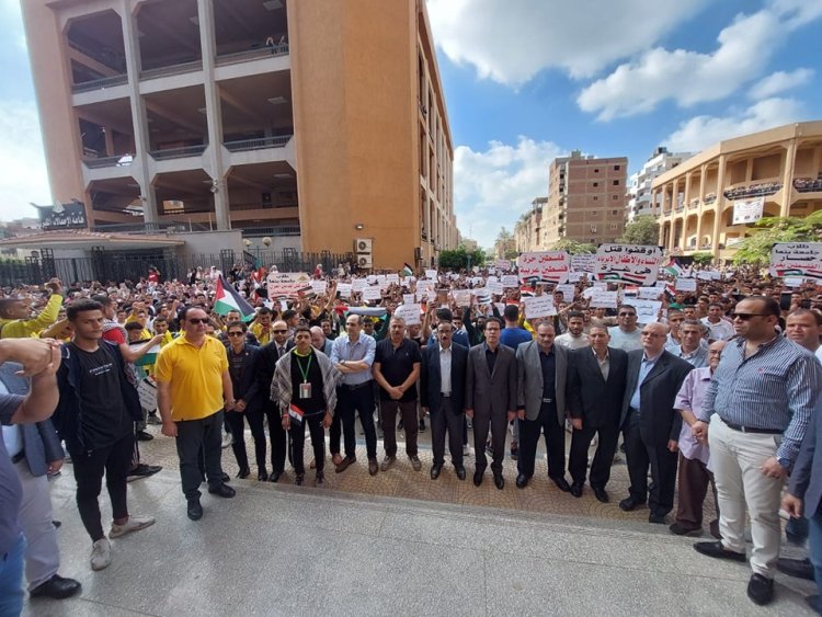 جامعة بنها تنظم وقفة تضامنية كبرى لدعم الدولة المصرية والشعب الفلسطيني