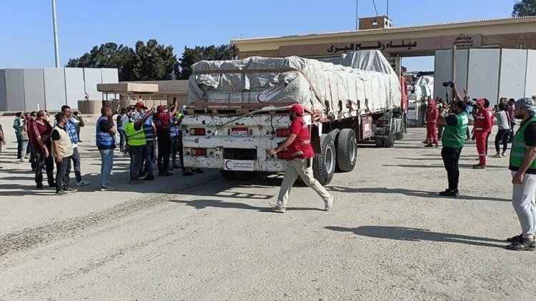 «لدينا القدرة على التحقق مما تم إدخاله».. إسرائيل تنفي عدم فحص شاحنات المساعدات لغزة