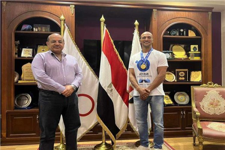 اللجنة الأوليمبية تكرم كرم جبر بعد ذهبية بطولة العالم للمصارعة