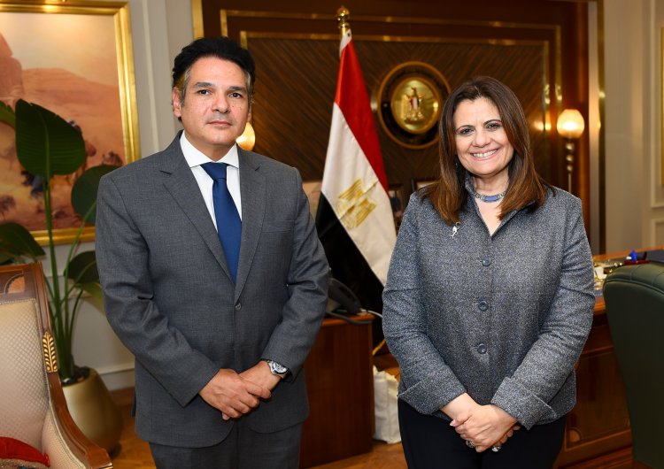 السفير المصري الجديد بنيوزيلندا يثمن جهود وزارة الهجرة في مبادرتي استيراد السيارات من الخارج والتسوية التجنيدية