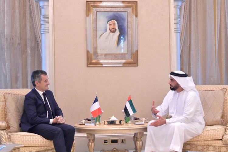 سيف بن زايد يلتقي وزير الداخلية الفرنسي