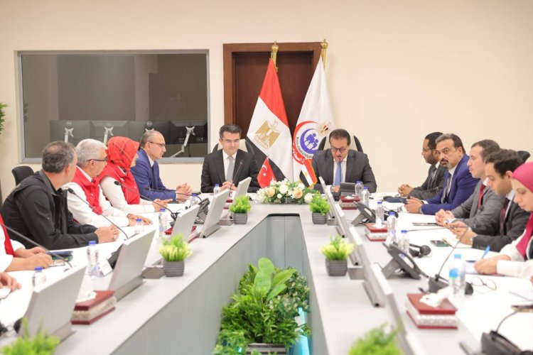 وزير الصحة يبحث سبل التعاون لايصال المساعدات الطبية لأهالي غزة