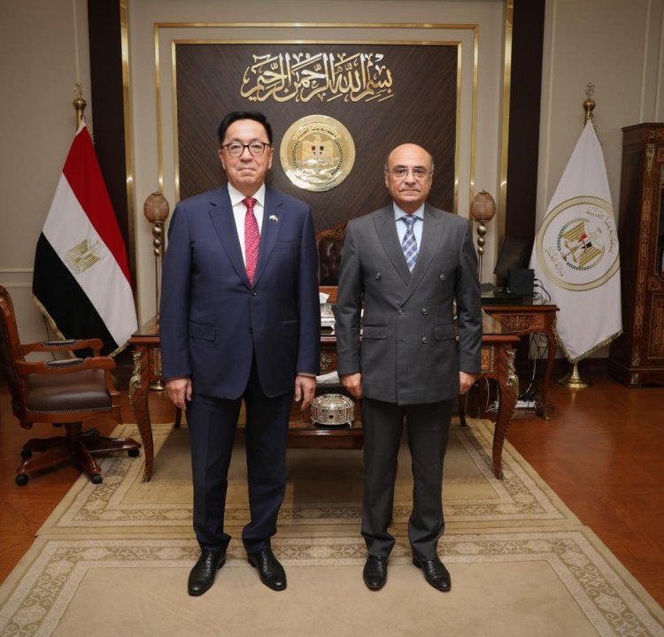 وزير العدل يستقبل سفير جمهورية كازاخستان بالقاهرة لتعزيز التعاون