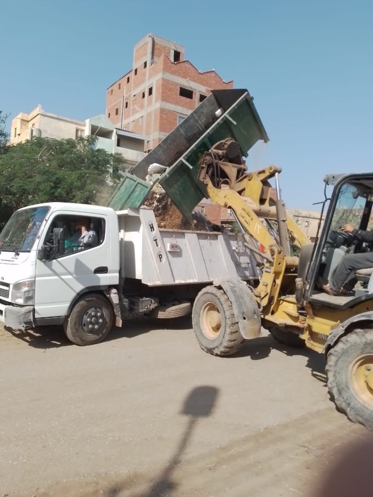 محافظ كفرالشيخ يتابع جهود حملات النظافة ورفع وإزالة الإشغالات