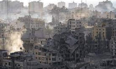 الطائرات الحربية الإسرائيلية تستهدف حيا سكنيا في منطقة الفالوجا شمال قطاع غزة