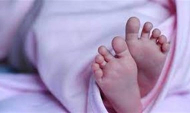 العثور على طفلين تؤام بأحد الشوارع بمدينة 15 مايو وضبط والديهما