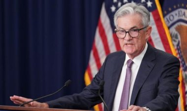 بنك الاحتياطي الفيدرالي الأمريكي يثبت أسعار الفائدة عند أعلى مستوى في 22 عاما