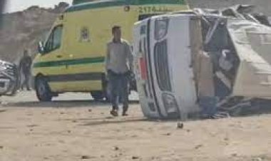 إصابة 12 شخصًا في انقلاب ميكروباص بطريق أسيوط الصحراوي 