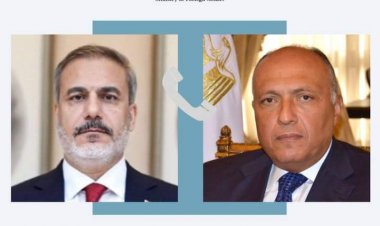 سامح شكري يتلقى اتصالاً هاتفياً من وزير الخارجية التركي