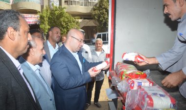 محافظ بني سويف يتفقد معرض السلع الغذائية بقرية «طنسا بني مالو»