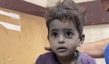 يرتعد خوفًا.. طفل فلسطيني يُثير تعاطف رواد السوشيال ميديا