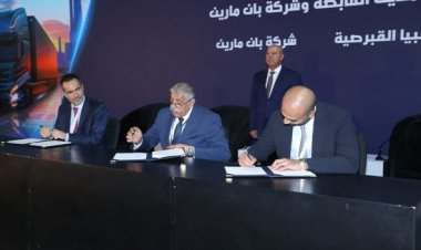 وزير الاتصالات يتفقد أعمال مد كابلات الألياف الضوئية بقريتى طحانوب وكفر شبين في القليوبية
