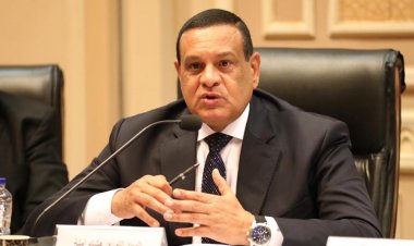 وزير التنمية يستعرض خطة الوزارة لتطوير ورصف الطرق المحلية والمجازر الحكومية بالمحافظات