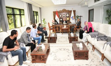 محافظ قنا يلتقي بمسئولي التأمين الصحي لمتابعة الخدمات المقدمة للمرضي