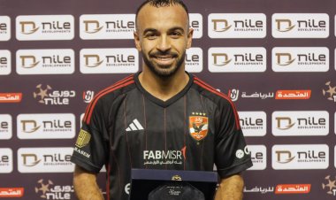 أفشة يحصد جائزة رجل مباراة الأهلي وسيراميكا