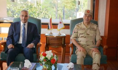 محافظ سوهاج يستقبل قائد قوات الدفاع الشعبي والعسكري