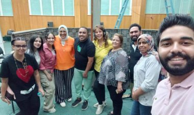 الكاتبة الصحفية أماني درغام تهدي مسلسلها الإذاعي «حكاية شعب» لروح زوجها ياسر رزق