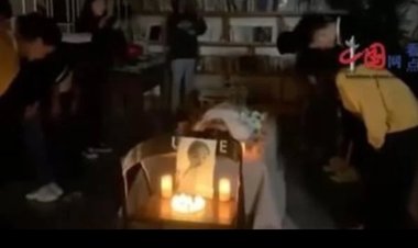 صينية تثير الجدل بإقامة جنازتها بعد انفصالها عن حبيبها