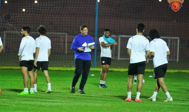 الزمالك يكشف حقيقة التفاوض مع أيمن الرمادي مدرب سيراميكا