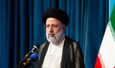 وصول الرئيس الإيراني لمقر القمة العربية الإسلامية بالسعودية