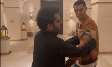 دفعه بيده.. تصرف غريب من كريستيانو رونالدو تجاه تركي آل الشيخ