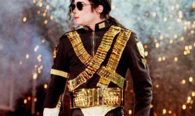 أصيب بحروق خطيرة وهو يرتديه.. بيع جاكيت مايكل جاكسون بمبلغ خرافي