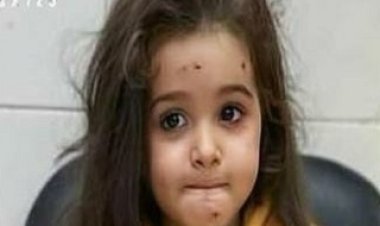 فقدت والديها في قصف إسرائيلي.. طفلة تثير تعاطف مواقع التواصل الاجتماعي