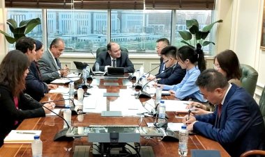 وزير الصناعة يبحث مع وفد بنك الاستيراد والتصدير الصيني تعزيز سبل التعاون الاقتصادي