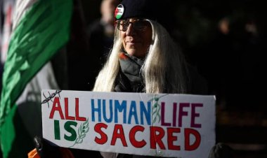 شريط رأس حماس الأخضر يجوب لندن مع 300 ألف متظاهر