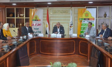 تسليم إيصالات مصروفات الدراسة لــ 10 آلاف طالباً و36 وثيقة منحة دراسية بالجامعات الحكومية لمتفوقي الثانوية العامة في بني سويف