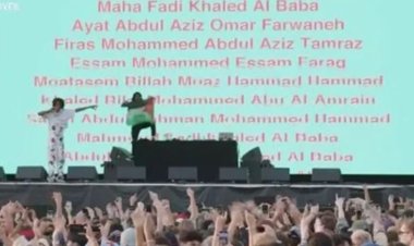 مغني راب أمريكي يطالب بوقف الحرب في غزة عن طريق عرض أسامي الشهداء الأطفال بحفله