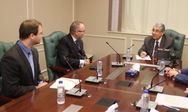 وزير الكهرباء يستقبل سفير اليابان لبحث التعاون في مجال الطاقة المتجددة (صور)